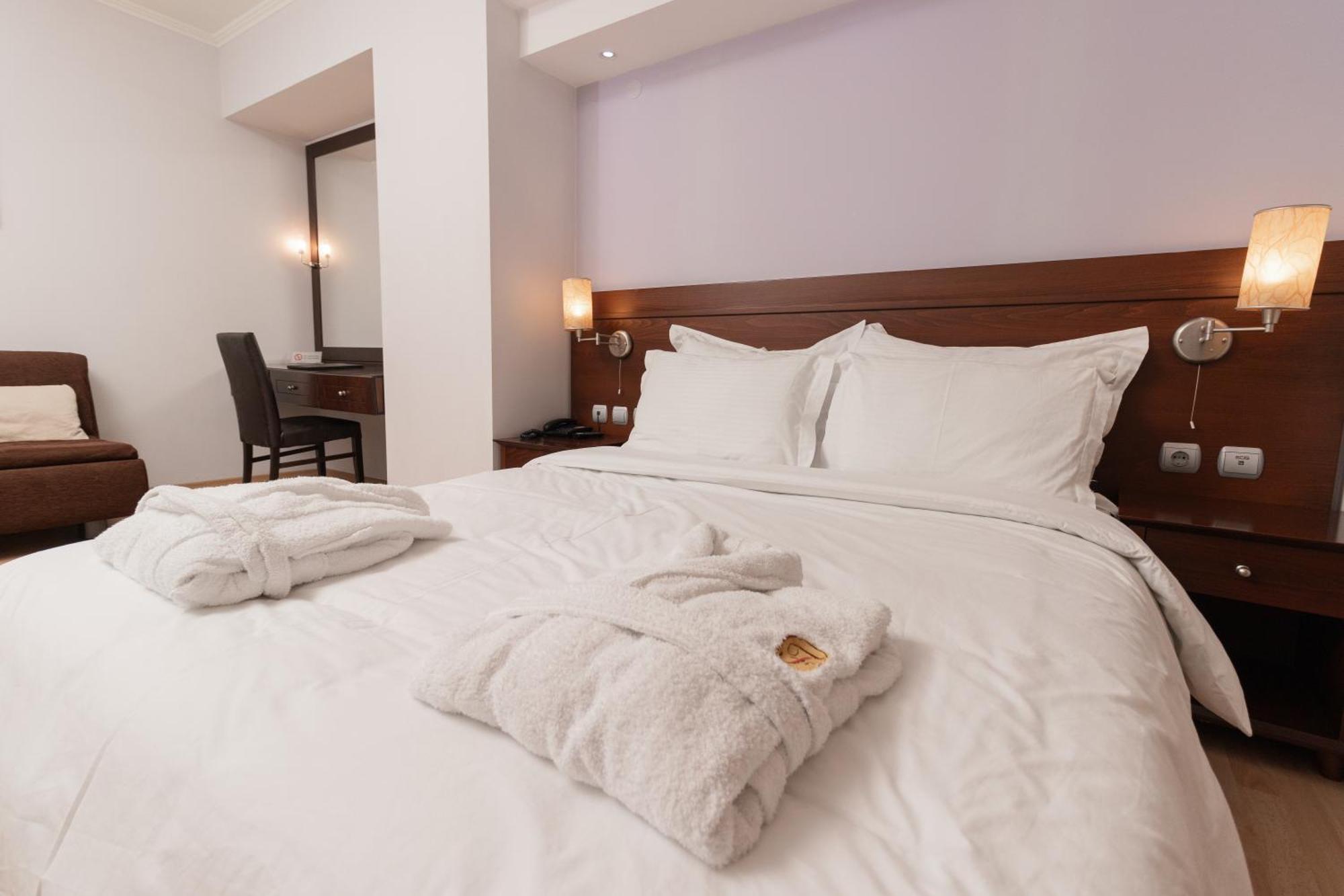 Flisvos Hotel นาฟปาคตอส ภายนอก รูปภาพ