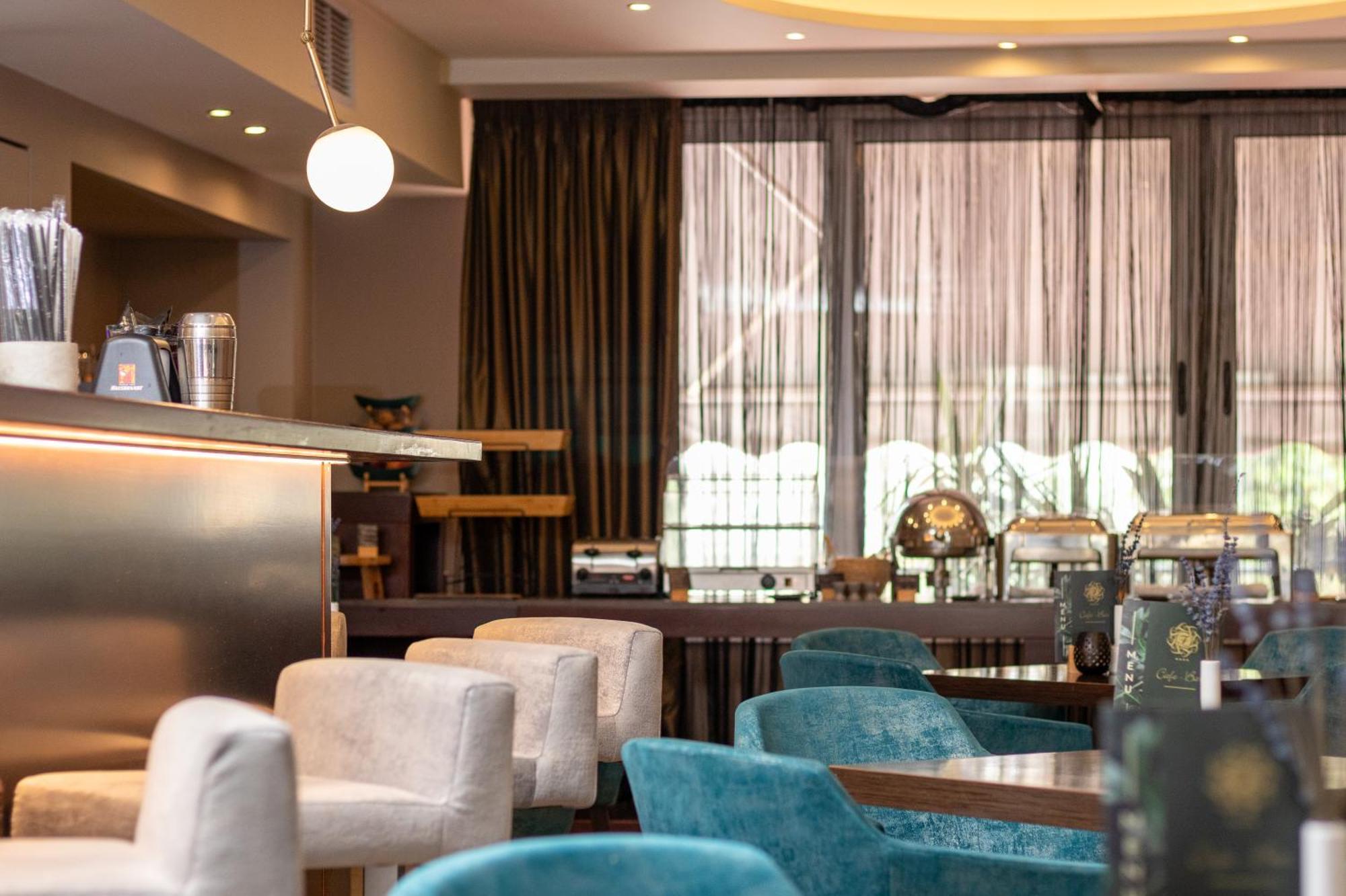 Flisvos Hotel นาฟปาคตอส ภายนอก รูปภาพ