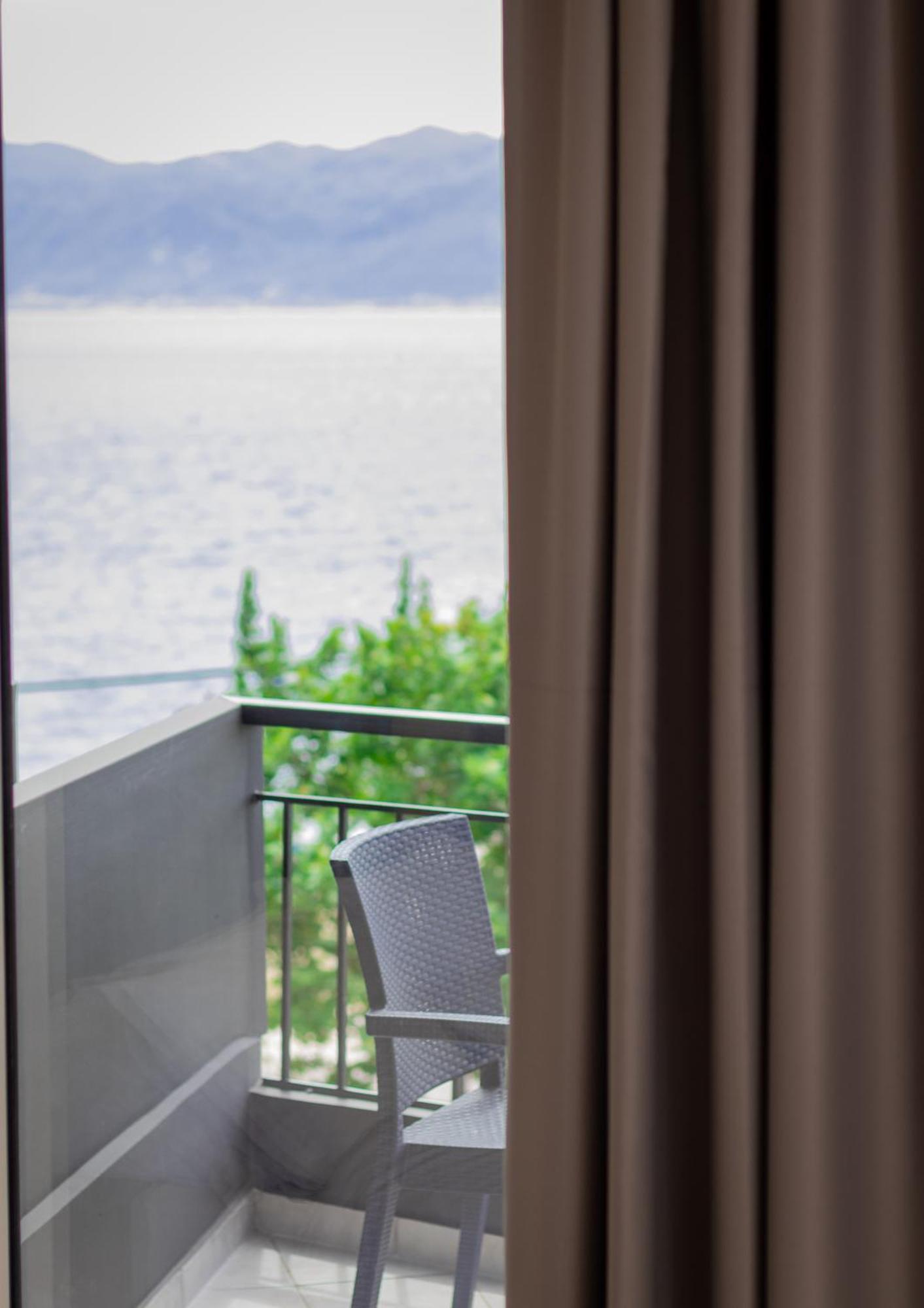 Flisvos Hotel นาฟปาคตอส ภายนอก รูปภาพ